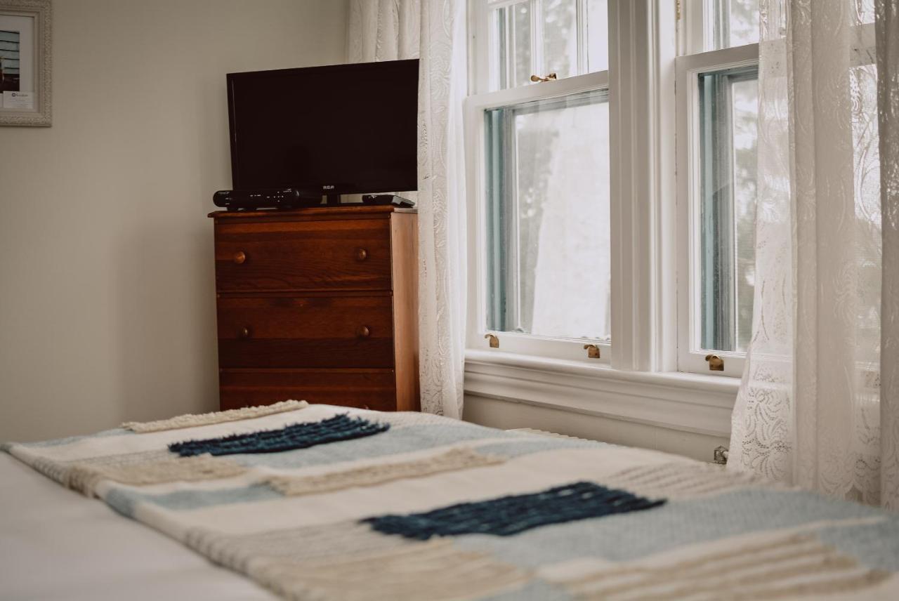 Hill Road Manor Bed & Breakfast Grand Falls Windsor Εξωτερικό φωτογραφία