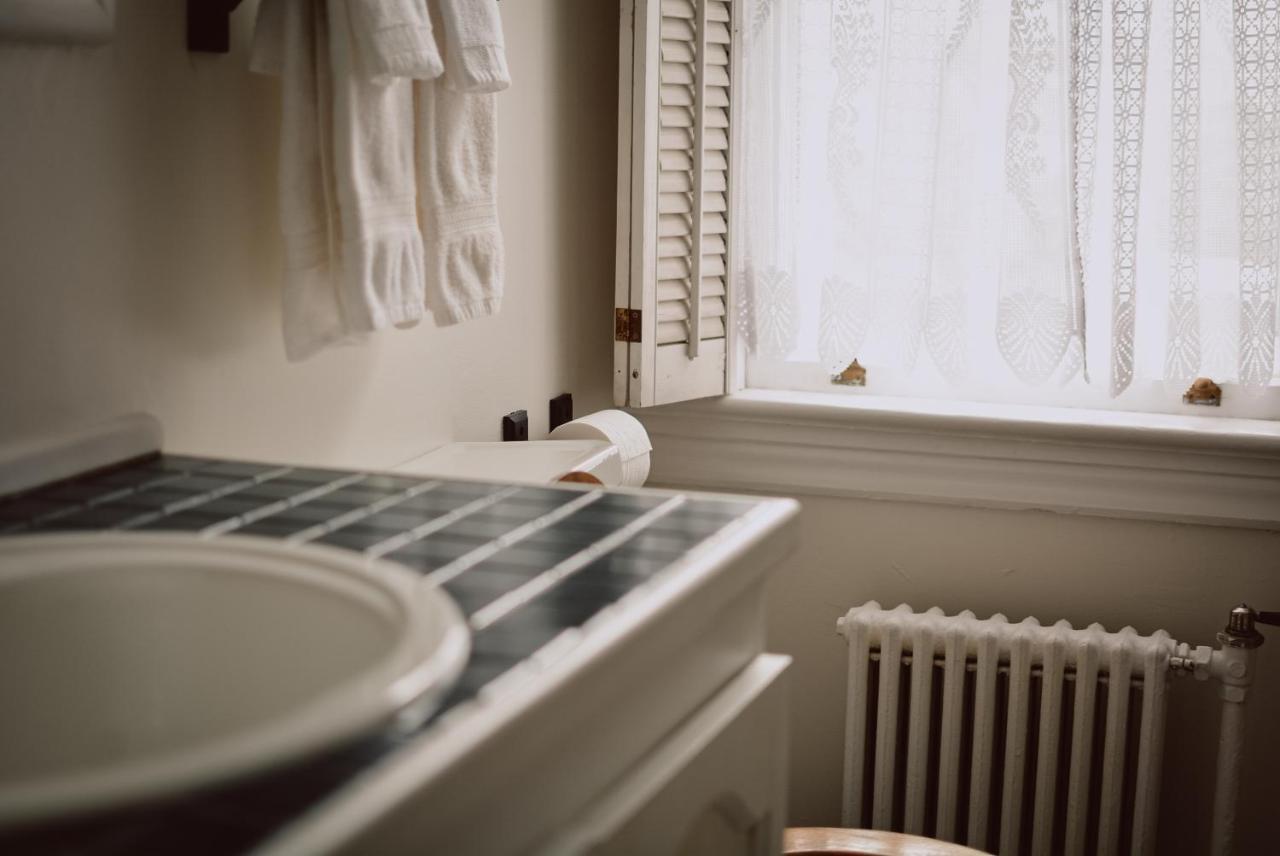 Hill Road Manor Bed & Breakfast Grand Falls Windsor Εξωτερικό φωτογραφία